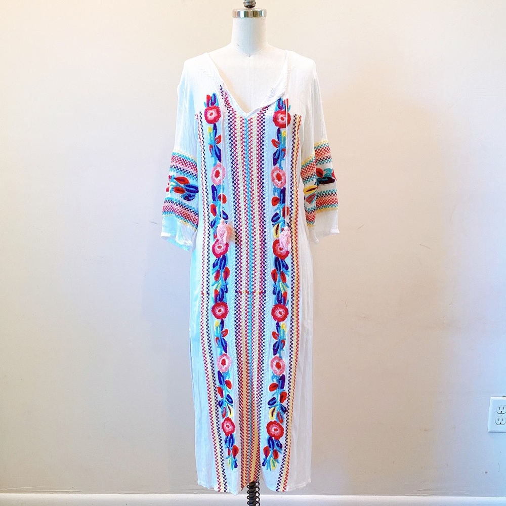 Embroidered folk pattern beach tunic - Picture 2 of 5